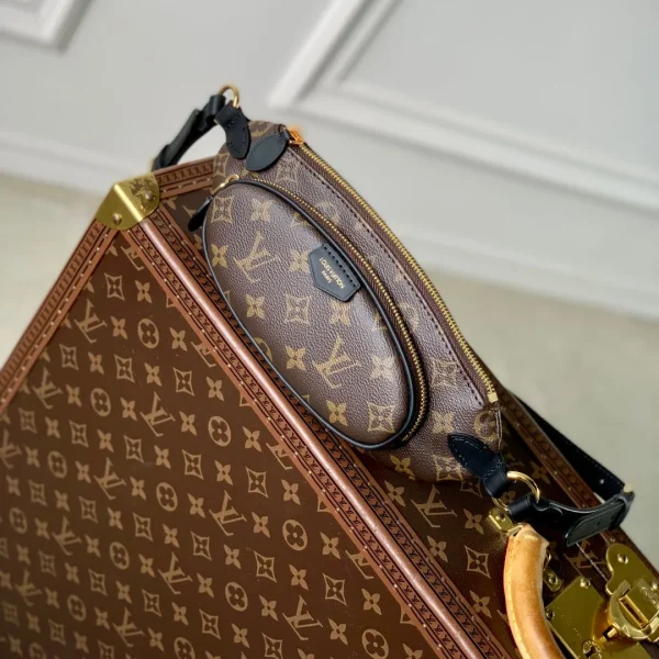 Modèle Louis Vuitton KEEPIT Bumbag 29 en coloris marron DAMIER AZUR enduit Monogram toile — réplique