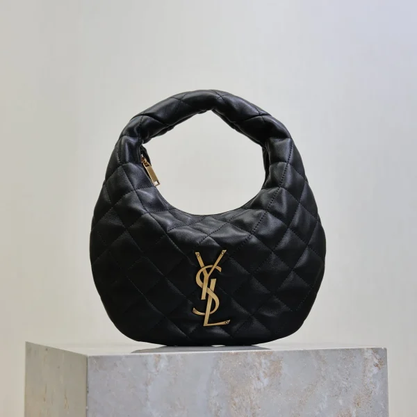 Modèle Saint Laurent ICARINO 17 en coloris noir matelassé finitions dorées — réplique