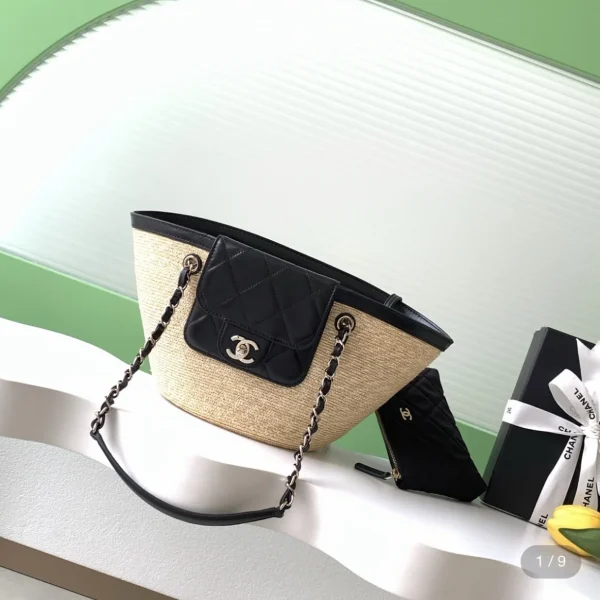 Cabas Chanel raphia tressé cuir d’agneau petit format coloris beige coloris noir — réplique