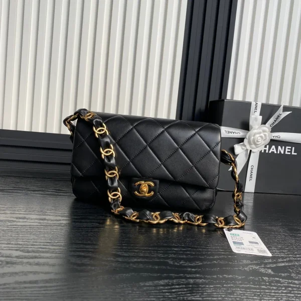 Sac Chanel format moyen rabat 26 en coloris noir cuir de veau doré double C épais chaîne — réplique
