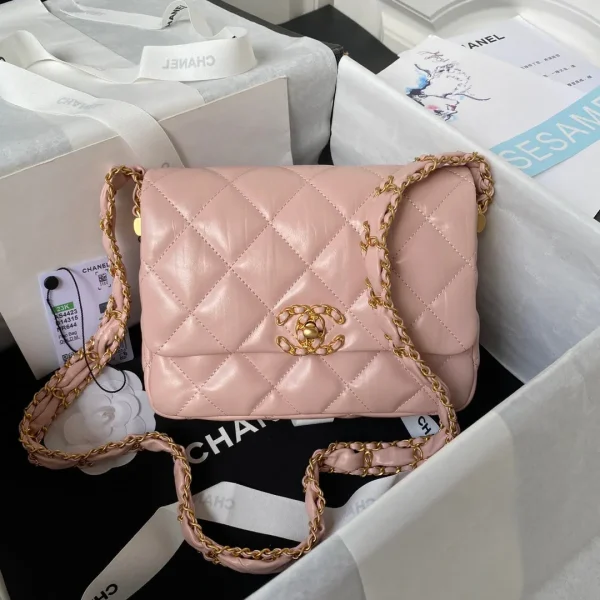 Sac Chanel petit format rabat 20 en PEACH coloris rose cuir d’agneau finitions dorées — réplique