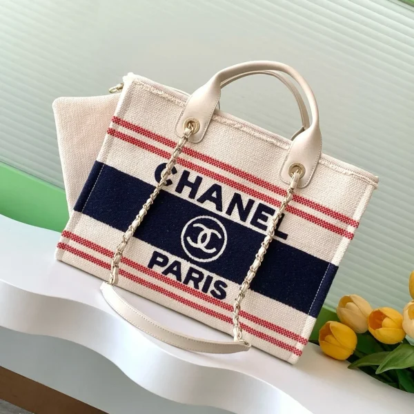 Cabas Chanel 34 en coloris blanc coloris rouge et coloris bleu marine toile — réplique