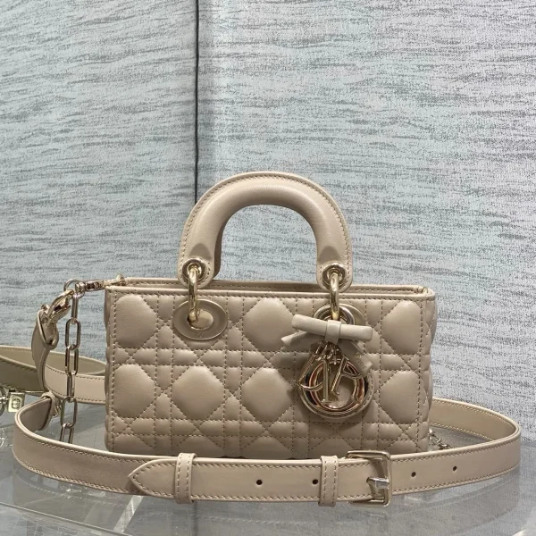 Modèle Dior D-Joy petit format coloris beige — réplique