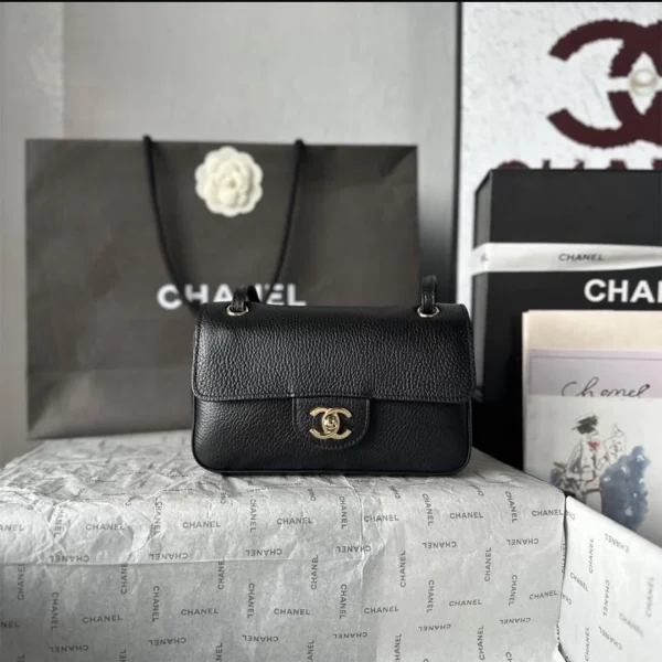 Sac Chanel à rabat, coloris noir — réplique