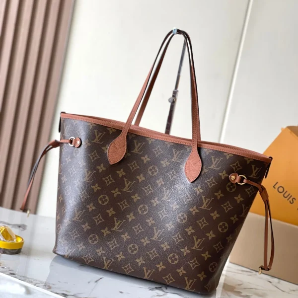 Modèle Louis Vuitton NEVERFULL intérieur OUT MM en coloris marron Monogram toile et cuir de veau bordures — réplique