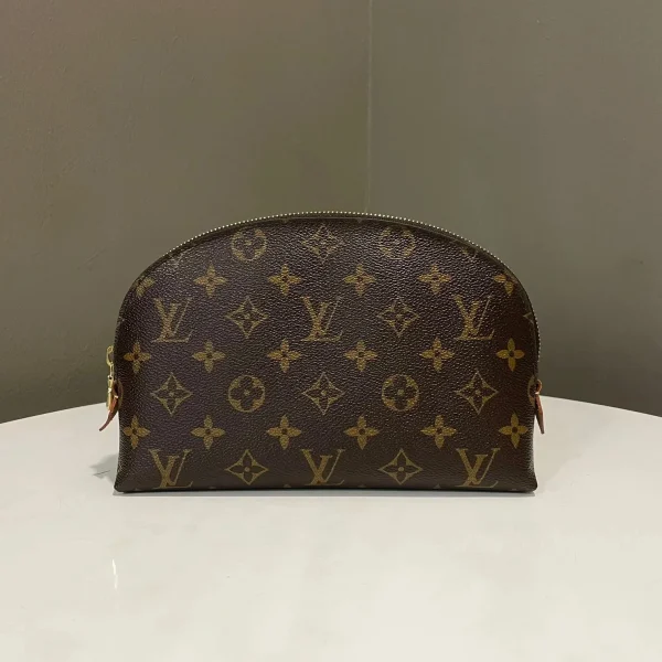 Modèle Louis Vuitton Monogram cosmétique pochette MM — réplique