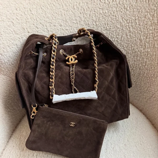 Modèle Chanel 25 format moyen coloris chocolat coloris marron finitions dorées — réplique
