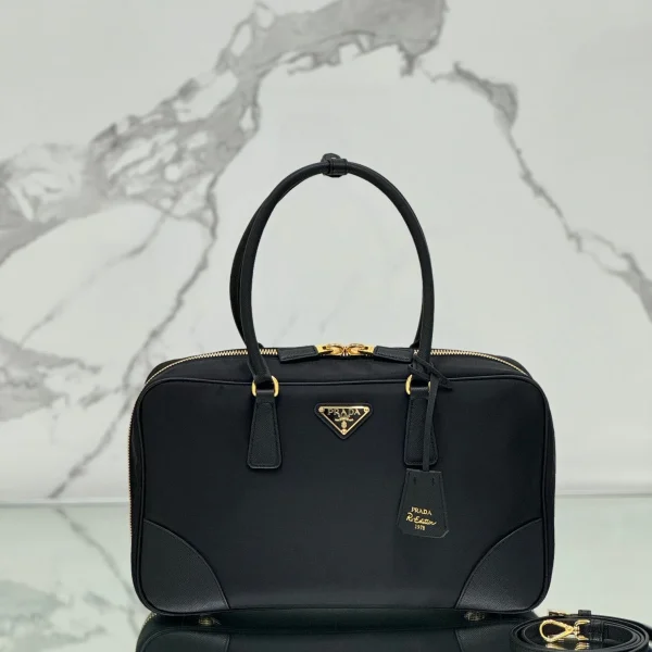 Sac grand format à anse supérieure 35 en coloris noir NYLON et cuir de veau bordures — réplique
