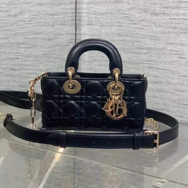 Modèle Dior 25S micro Lady D-Joy 19 en coloris noir finitions dorées — réplique