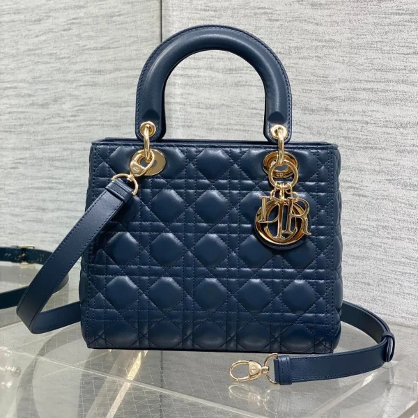 Sac Dior format moyen Lady 24 en profond océan coloris bleu finitions dorées — réplique