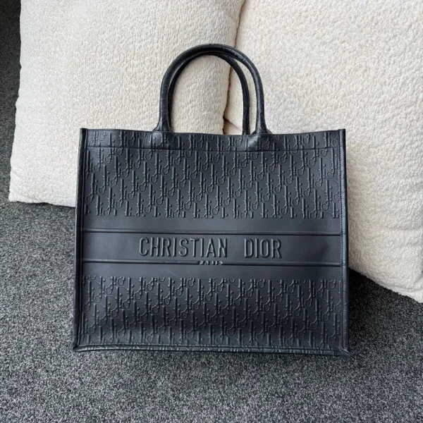 Cabas Dior Book Tote grand format veau coloris noir — réplique