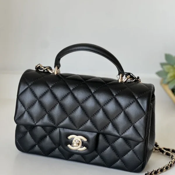 Modèle Chanel mini rectangulaire à anse supérieure coloris noir — réplique