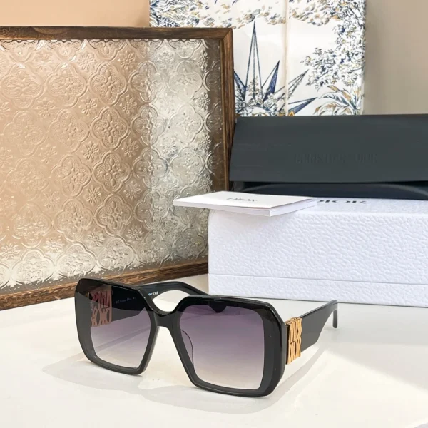 Modèle Dior Miss lunettes de soleil – pour femme — réplique