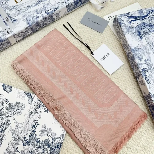 Modèle Dior coloris rose foulard — réplique