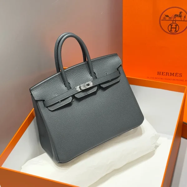 Modèle HN 25 en coloris anthracite coloris gris finitions argentées — réplique