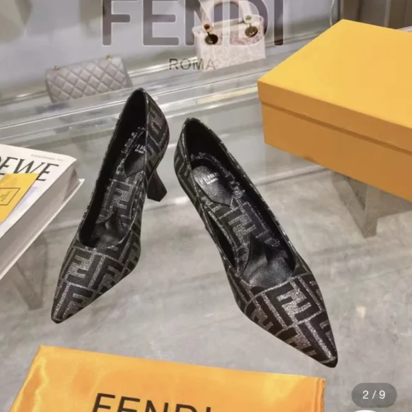 Chaussures à talon Fendi — réplique