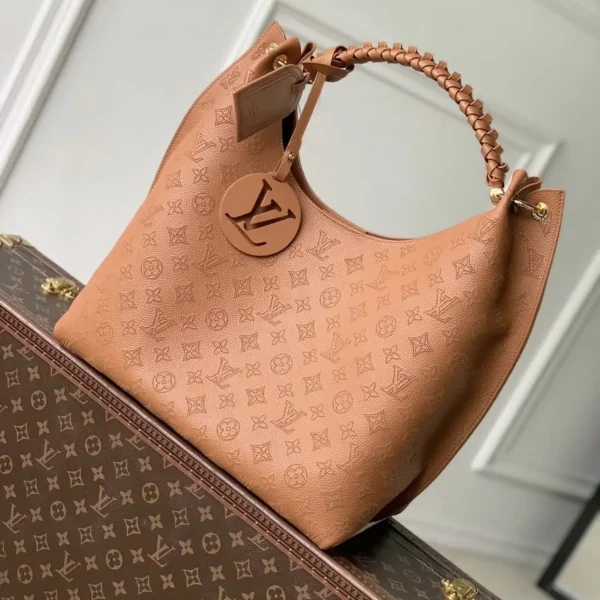 Sac Louis Vuitton Carmel Mahina cuir Hobo en Cognac — réplique