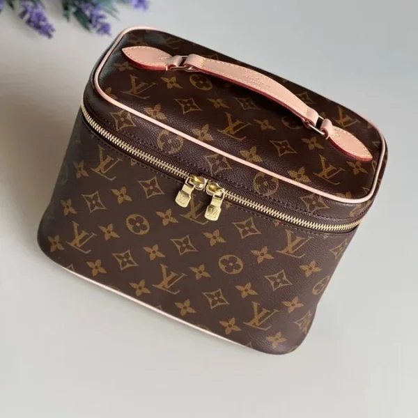 Sac Louis Vuitton vanity BB — réplique