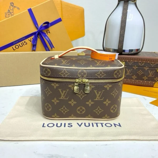 Sac Louis Vuitton vanity petit format — réplique