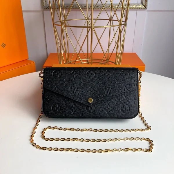 Pochette Louis Vuitton Félicie coloris noir — réplique