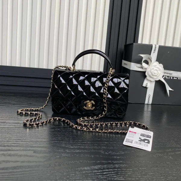 Sac Chanel verni matelassé mini à anse supérieure rabat — réplique