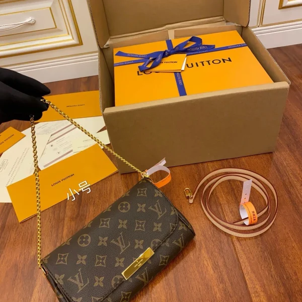 Sac Louis Vuitton Favorite Monogram PM (Petite Modèle) — réplique