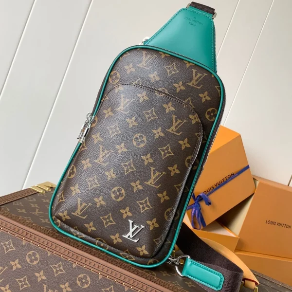 Modèle Louis Vuitton AVENUE SLINGBAG 31 en coloris marron mélange coloris vert DAMIER GRAPHITE toile — réplique