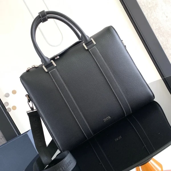 Modèle Dior Lingot porte-documents en coloris noir grainé cuir de veau cuir — réplique