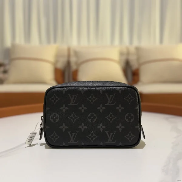 Modèle Louis Vuitton nécessaire PM — réplique