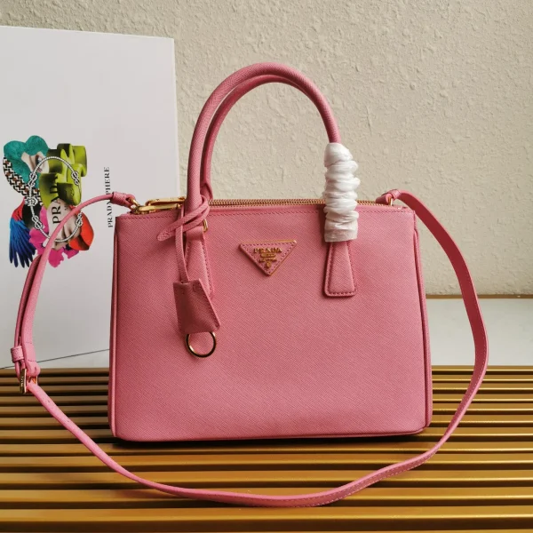 Modèle format moyen GALLERIA 28 coloris rose SAFFIANO cuir — réplique