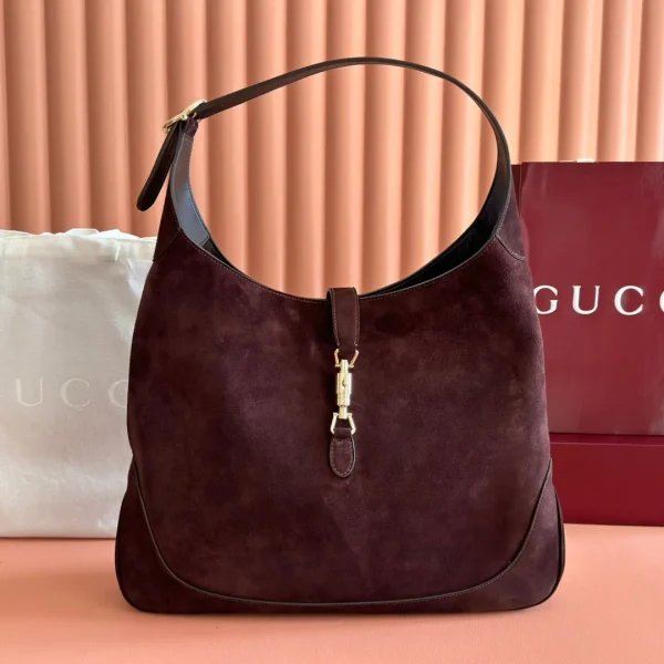 Modèle Gucci 25S JACKIE GIORNO 44 CM en foncé coloris chocolat coloris marron daim — réplique