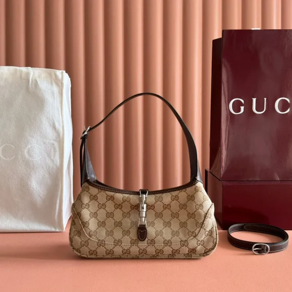 Modèle Gucci 25S JACKIE Monogram 27 CM en coloris marron clair toile et cuir de veau — réplique