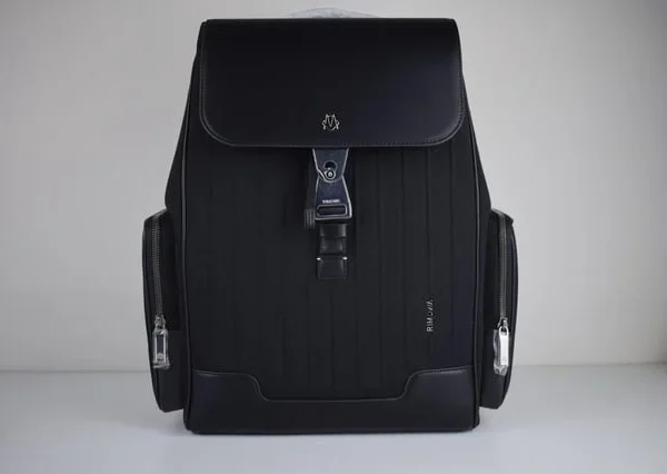 Sac à dos RIMOWA Never Still rabat en coloris noir — réplique
