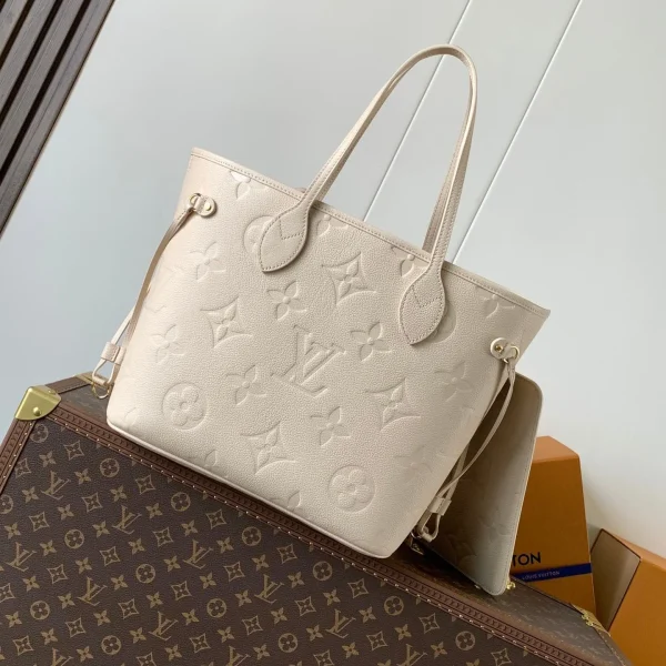 Modèle Louis Vuitton NEVERFULL 32 clair coloris beige Monogram EMPREINTE cuir — réplique