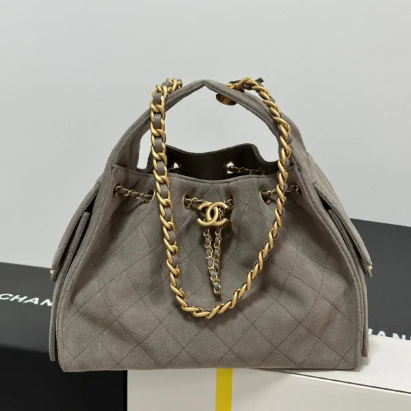Sac à main Chanel nouveau 25 30 en naturel coloris gris daim finitions dorées — réplique