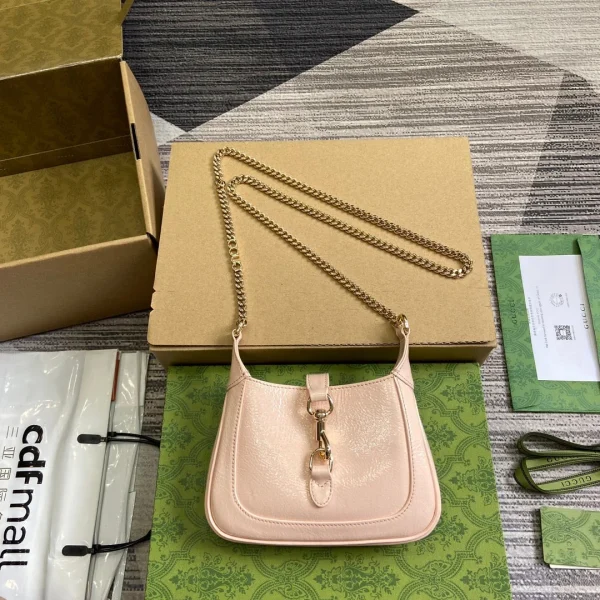 Sac JACKIE NOTTE mini 19 en coloris rose clair craquelé laqué cuir de veau finitions dorées — réplique