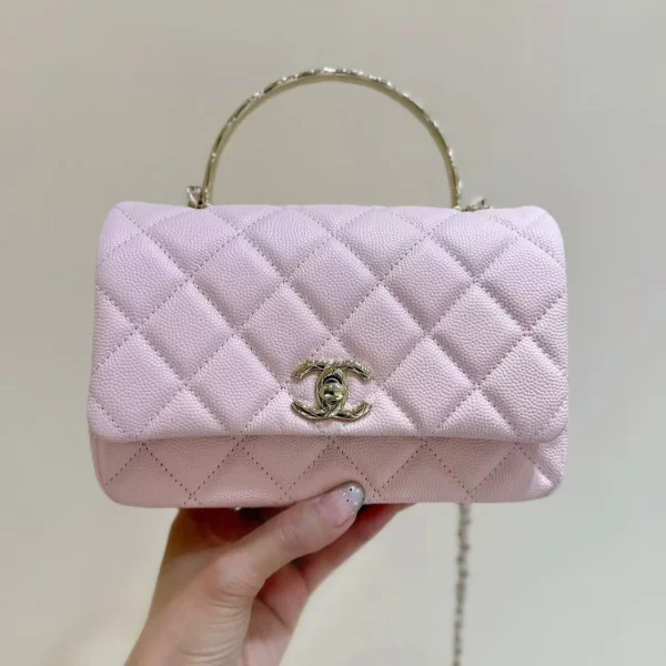 Modèle Chanel 25S COCO CRUSH anse 18 en coloris rose finitions dorées — réplique