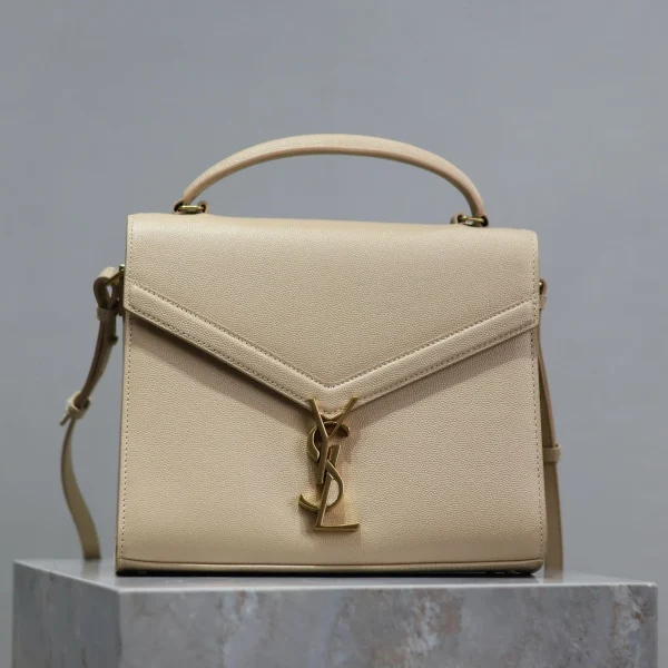 Sac Saint Laurent CASSANDRA à anse supérieure format moyen en coloris beige cuir de veau finitions dorées — réplique