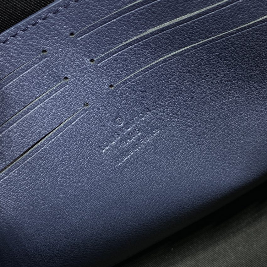 Louis Vuitton Pochette Voyage Dark bleu — réplique – Image 8
