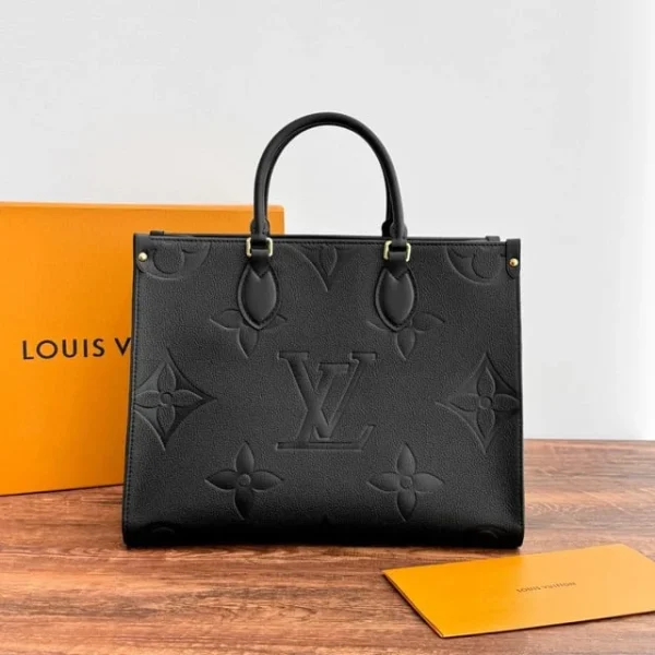 Modèle Louis Vuitton coloris noir Empreinte Monogram géant Onthego MM — réplique