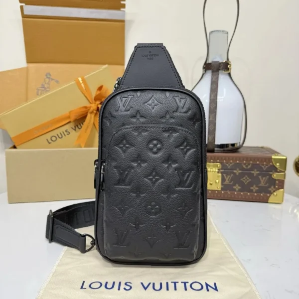Sac bandoulière Louis Vuitton Avenue pm en Taurillion Monogram — réplique