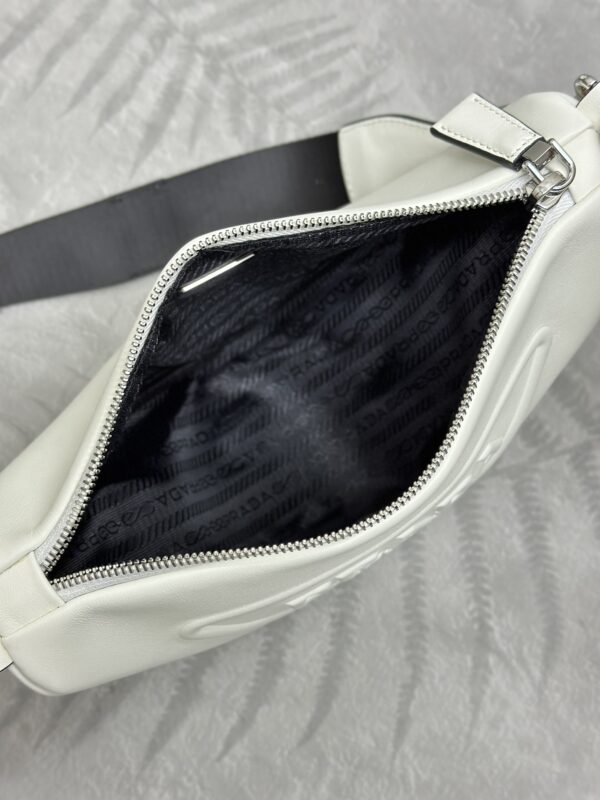 Prada Saffiano Triangle — réplique – Image 6