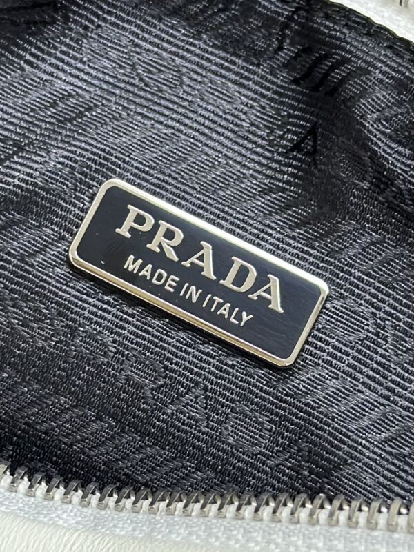 Prada Saffiano Triangle — réplique – Image 9