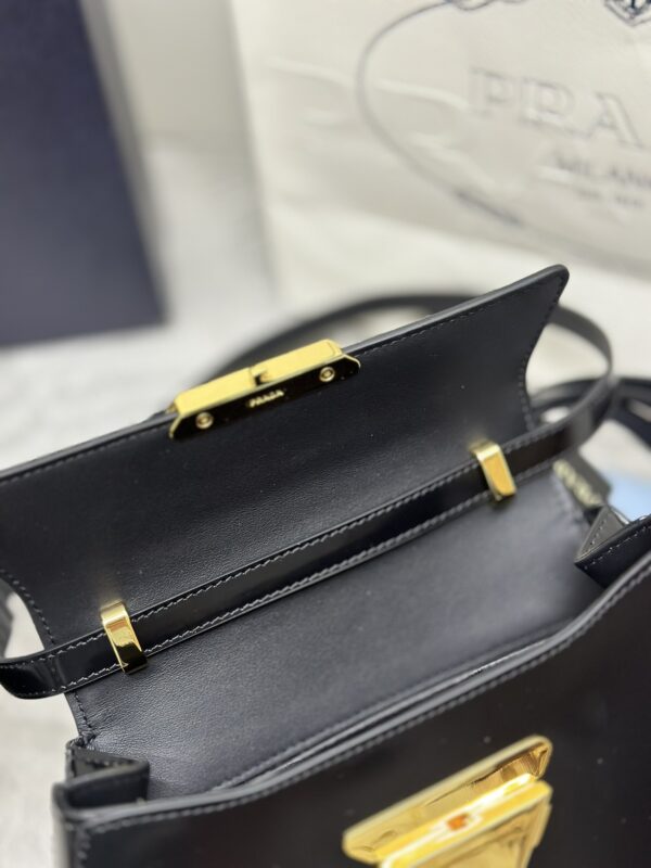 Prada Triangle cuir Handbag — réplique – Image 2