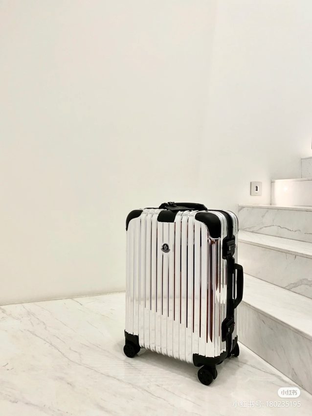 Rimowa & Moncler Suitcase — réplique – Image 2