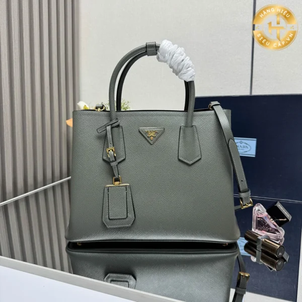 Sac à main Prada coloris bleu bureau avec bandoulière VV556 — réplique