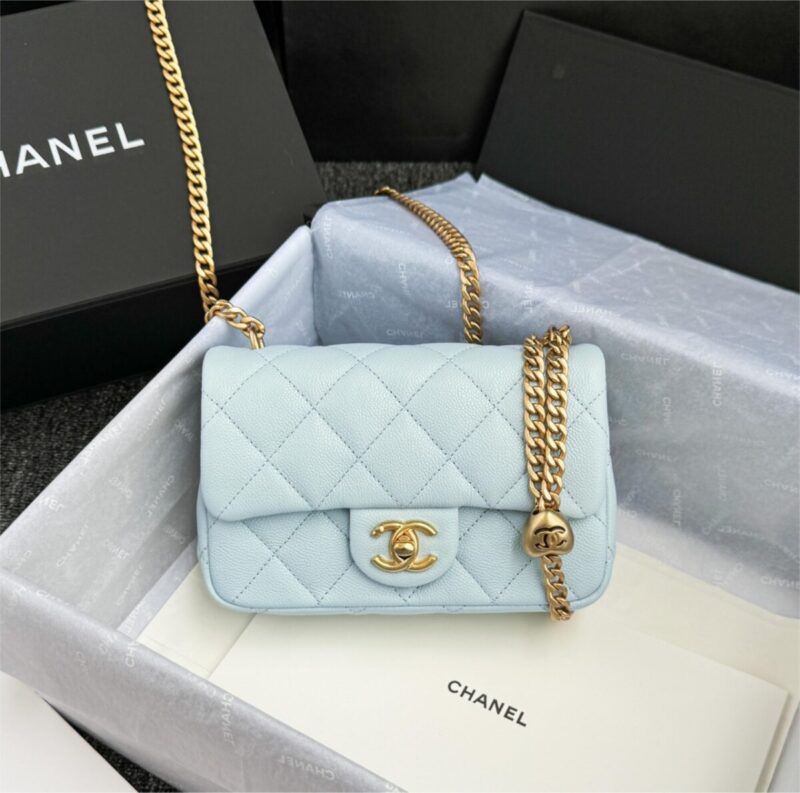 CHANEL 23P Love Flip sac — réplique