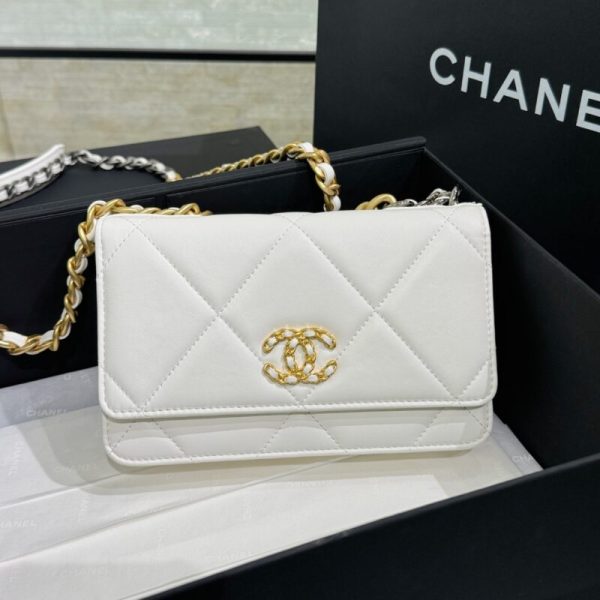 CHANEL 19 portefeuille on Chain blanc — réplique