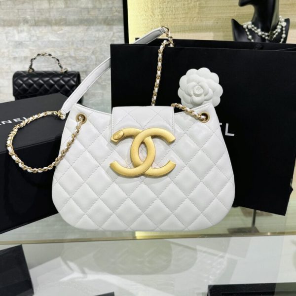 CHANEL 24c Round sac porté épaule blanc — réplique