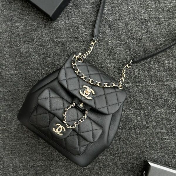 CHANEL 23C sac à dos petit format noir — réplique